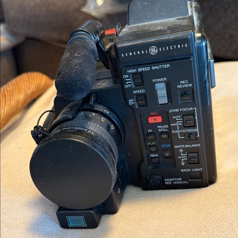 General Electric VHS HQ 9-9712 compact video recording system plus bag